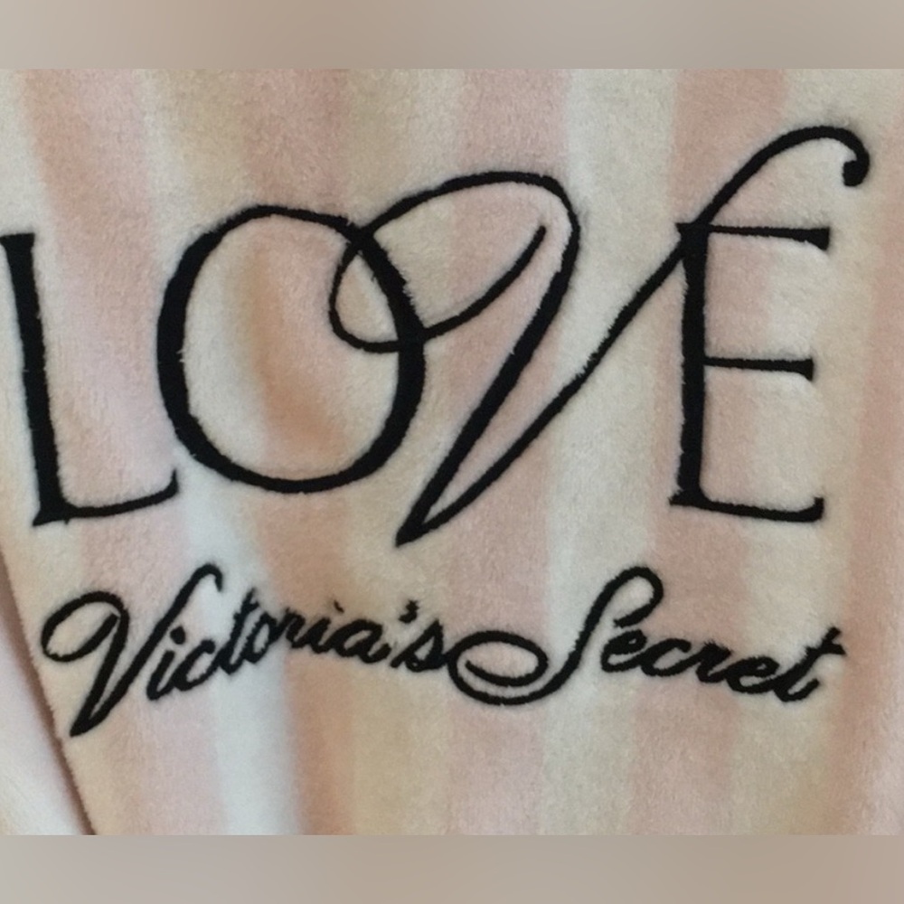 Victoria’s Secret Cozy Love Fleece Robe M L stripe- preloved - Picture 7 of 9